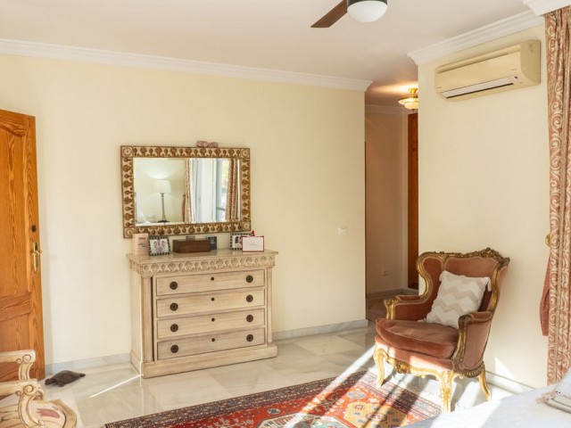 5 Bedrooms Villa in New Golden Mile