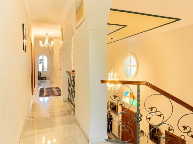 5 Bedrooms Villa in New Golden Mile