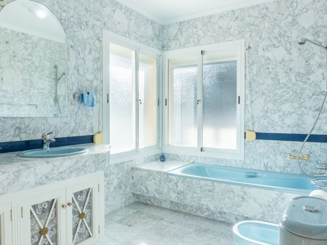 5 Bedrooms Villa in New Golden Mile