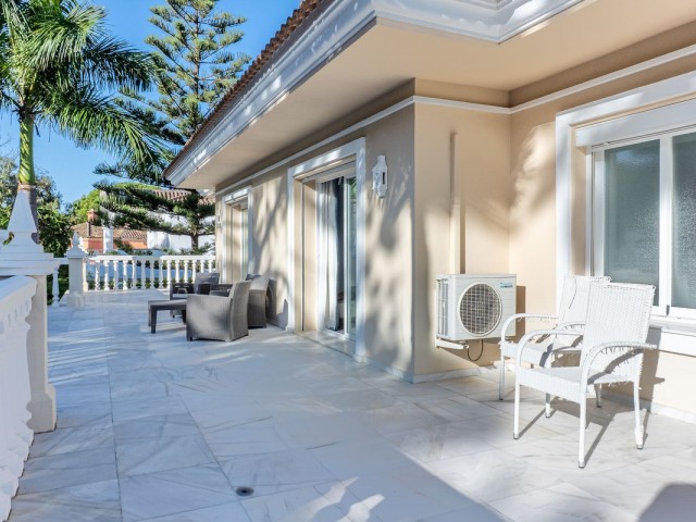 5 Bedrooms Villa in New Golden Mile