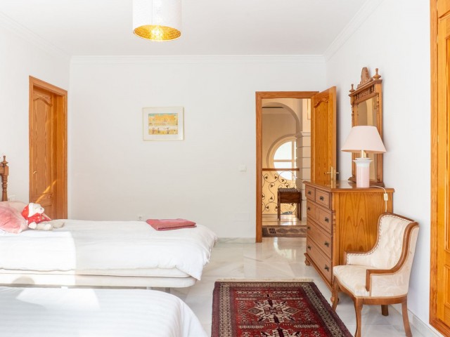 5 Bedrooms Villa in New Golden Mile