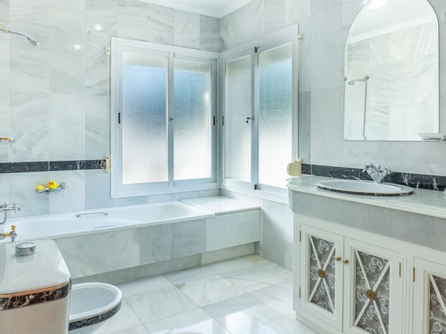 5 Bedrooms Villa in New Golden Mile