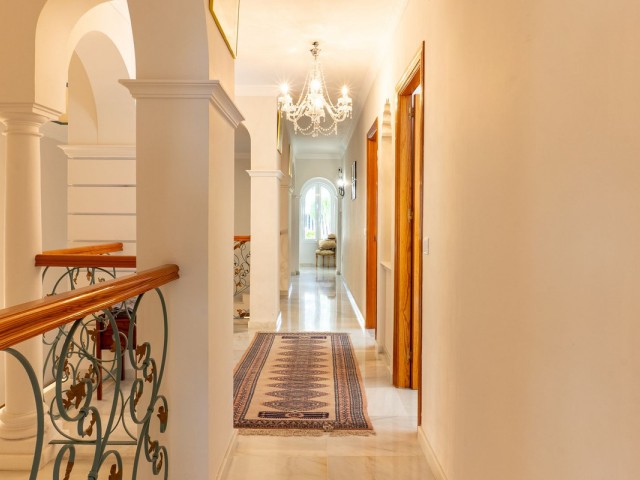 5 Bedrooms Villa in New Golden Mile