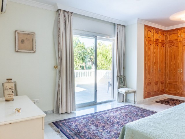 5 Bedrooms Villa in New Golden Mile