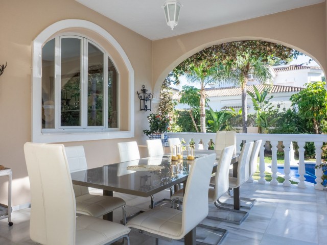 5 Bedrooms Villa in New Golden Mile