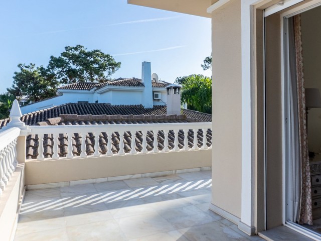 5 Bedrooms Villa in New Golden Mile