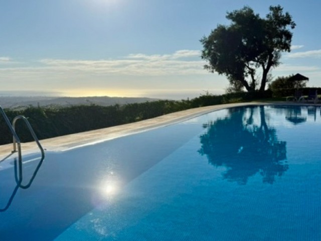 Maison mitoyenne avec 3 Chambres  à Elviria