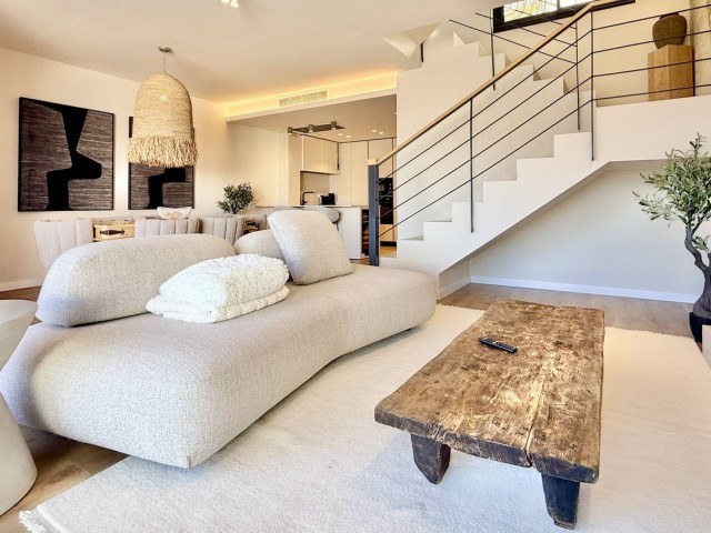 Maison mitoyenne avec 3 Chambres  à Elviria