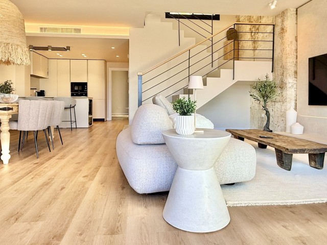 Maison mitoyenne avec 3 Chambres  à Elviria