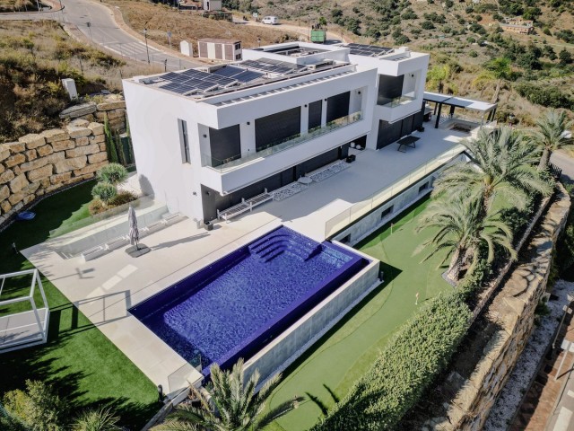 5 Bedrooms Villa in Mijas Golf