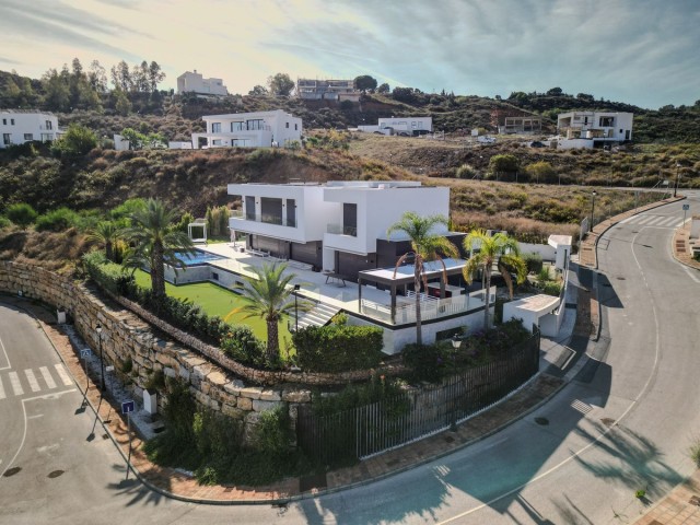5 Bedrooms Villa in Mijas Golf