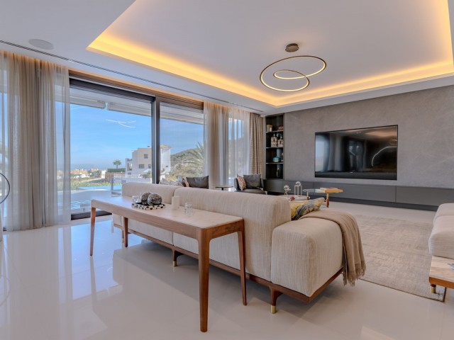 5 Bedrooms Villa in Mijas Golf