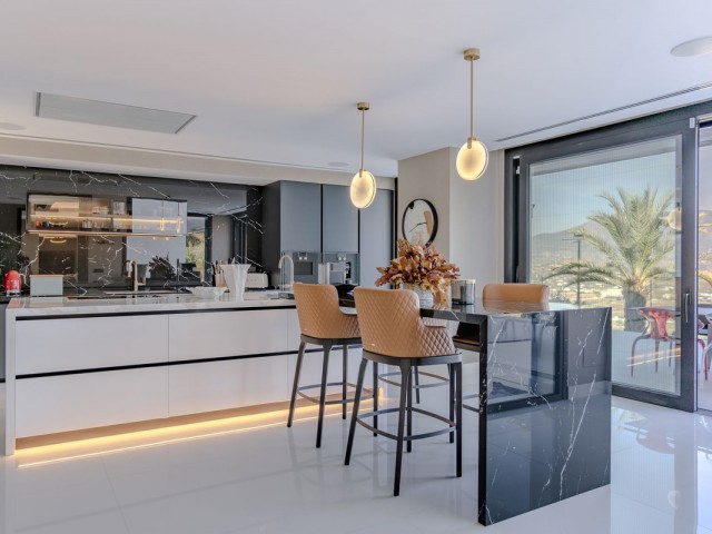 5 Bedrooms Villa in Mijas Golf