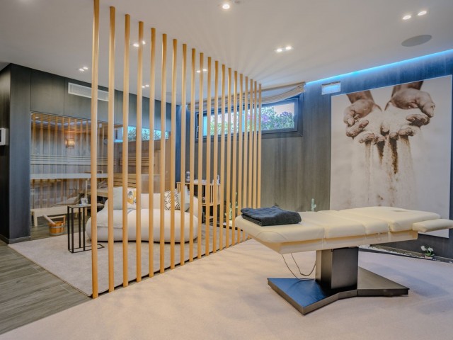 5 Bedrooms Villa in Mijas Golf