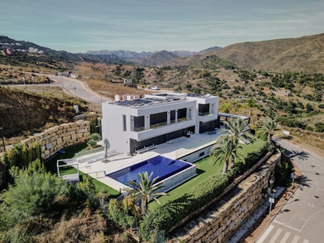 5 Bedrooms Villa in Mijas Golf