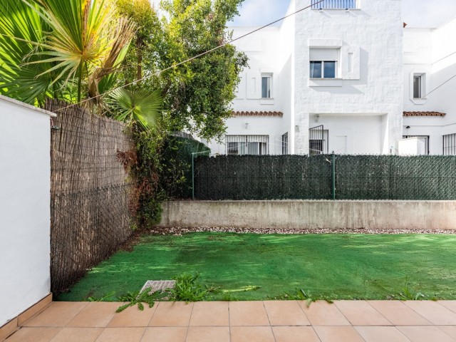 3 Slaapkamer Rijtjeshuis in Nueva Andalucía