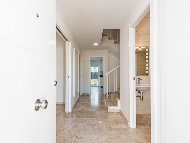 3 Slaapkamer Rijtjeshuis in Nueva Andalucía