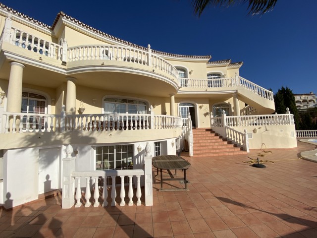 5 Bedrooms Villa in Mijas Golf