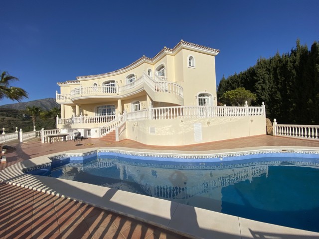 5 Bedrooms Villa in Mijas Golf