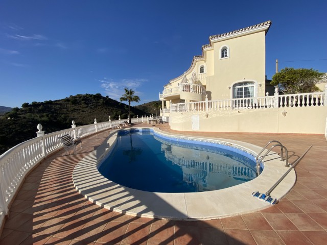 5 Bedrooms Villa in Mijas Golf