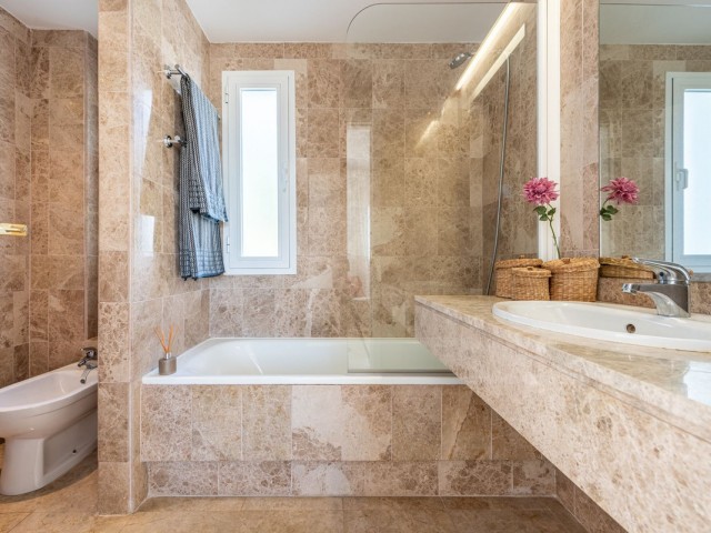 3 Bedrooms Apartment in Nueva Andalucía