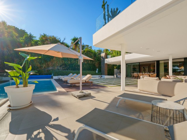 5 Bedrooms Villa in Nueva Andalucía