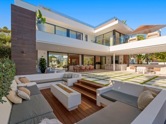 5 Bedrooms Villa in Nueva Andalucía