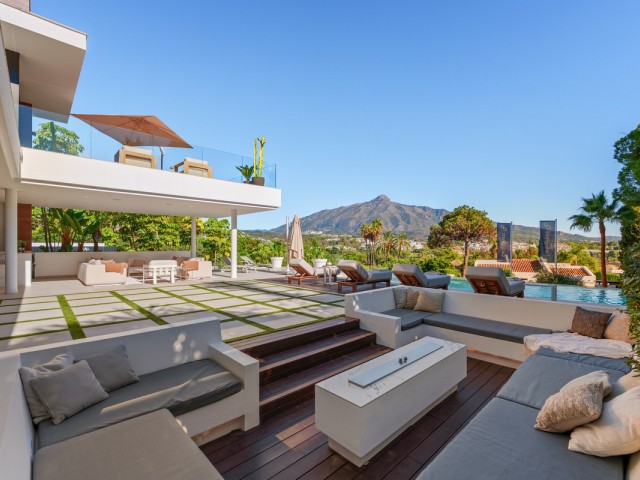 5 Bedrooms Villa in Nueva Andalucía