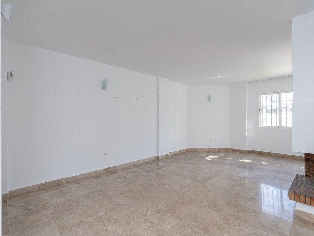 Maison mitoyenne avec 3 Chambres  à Nueva Andalucía