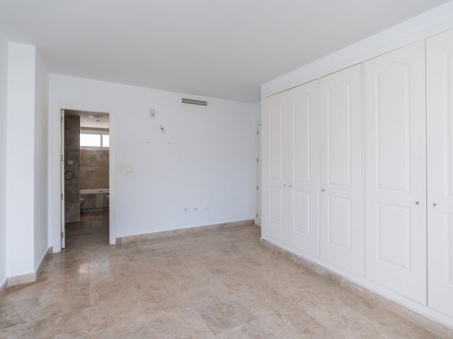 Maison mitoyenne avec 3 Chambres  à Nueva Andalucía