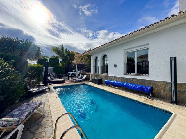 4 Bedrooms Villa in La Duquesa