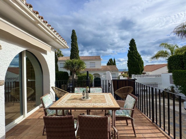 4 Bedrooms Villa in La Duquesa