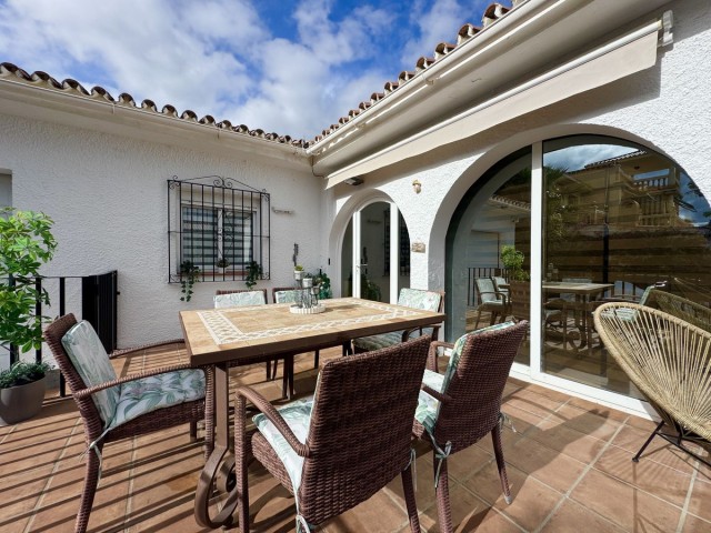 4 Bedrooms Villa in La Duquesa