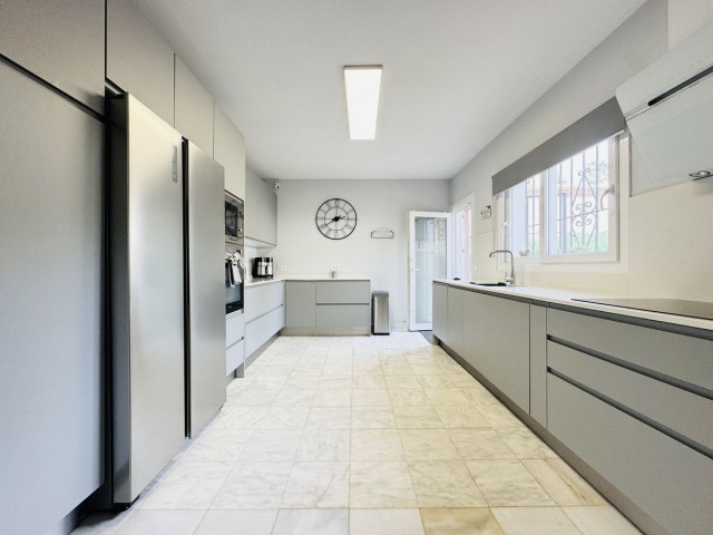 4 Bedrooms Villa in La Duquesa