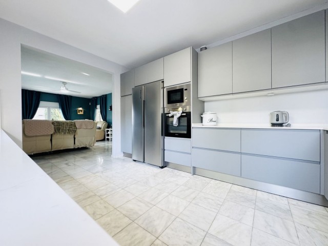 4 Bedrooms Villa in La Duquesa