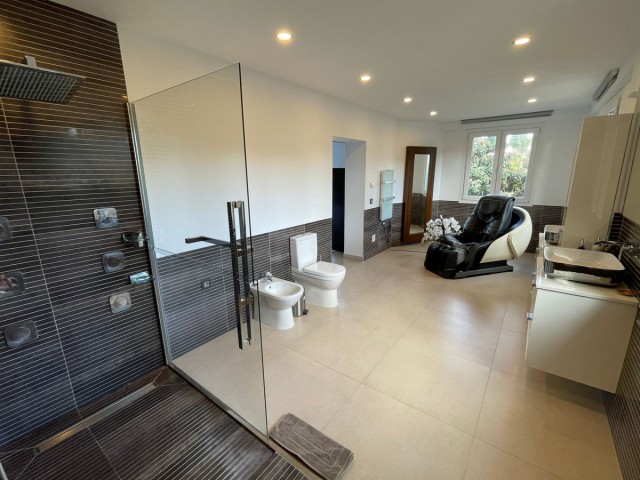 8 Bedrooms Villa in San Pedro de Alcántara