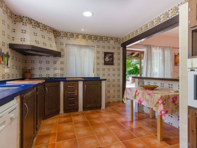 4 Bedrooms Villa in Estepona