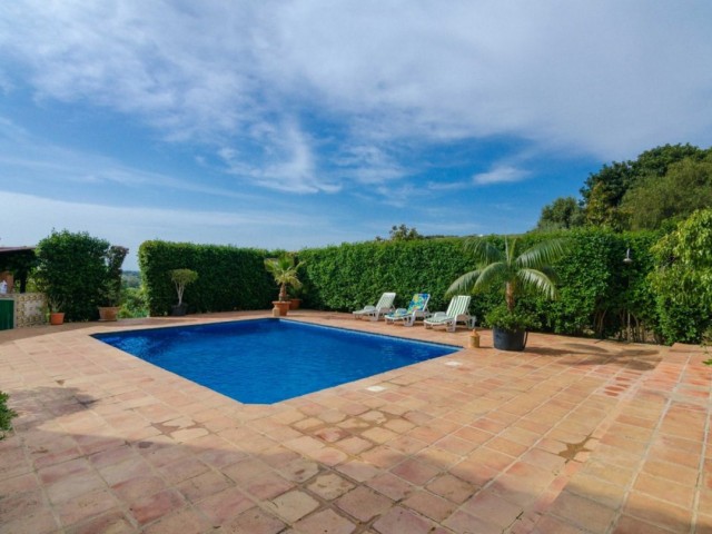 4 Bedrooms Villa in Estepona