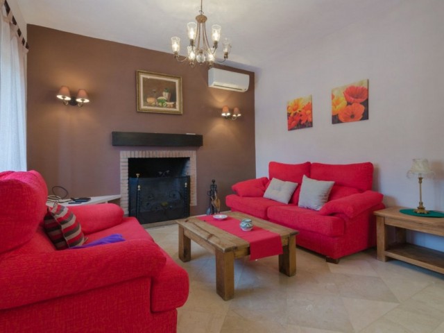 4 Bedrooms Villa in Estepona