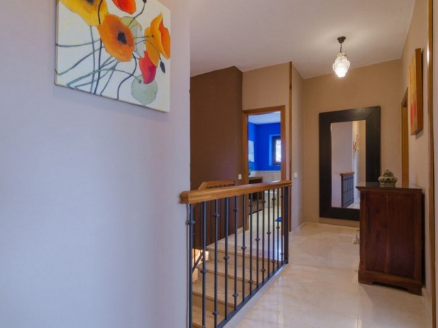 4 Bedrooms Villa in Estepona