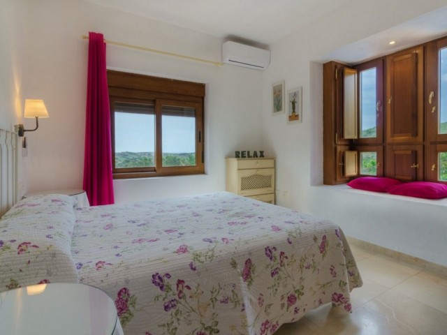 4 Bedrooms Villa in Estepona