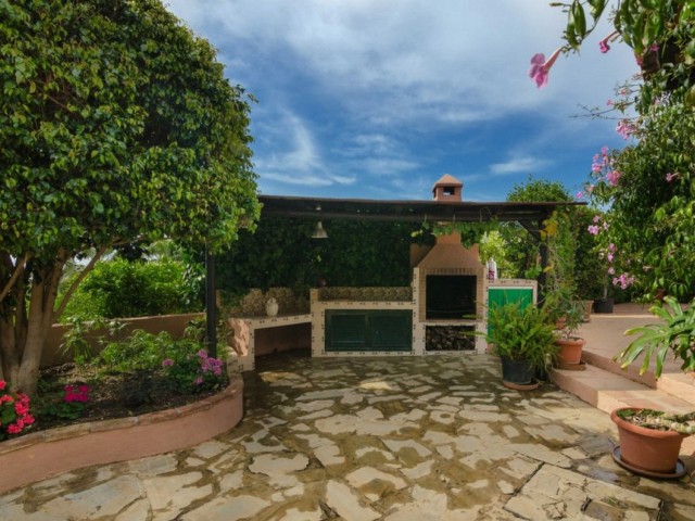 4 Bedrooms Villa in Estepona