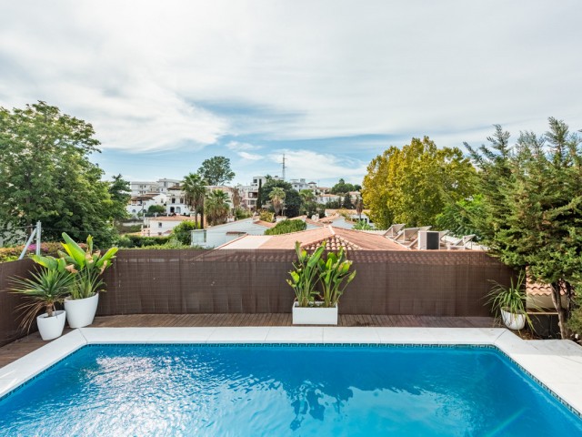 3 Bedrooms Villa in Nueva Andalucía