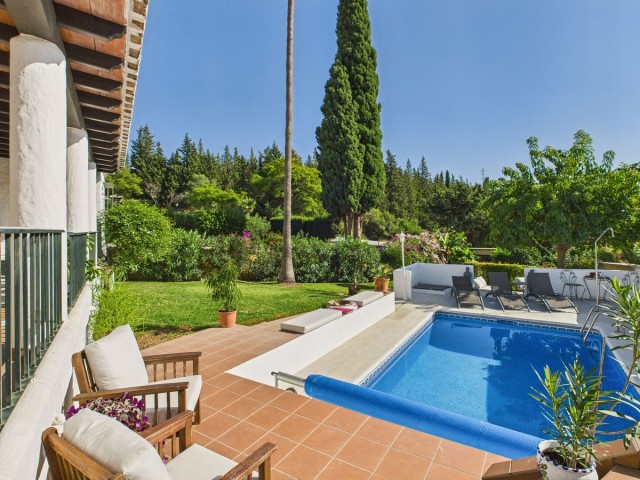4 Bedrooms Villa in Estepona