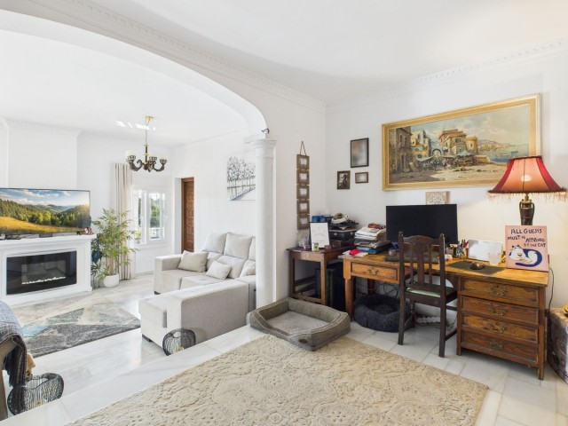 4 Bedrooms Villa in Estepona