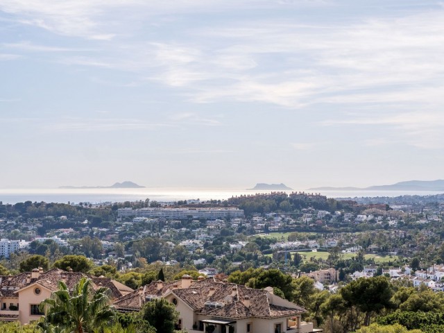 4 Bedrooms Apartment in Marbella