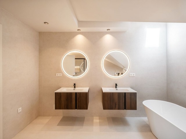 4 Bedrooms Apartment in Marbella