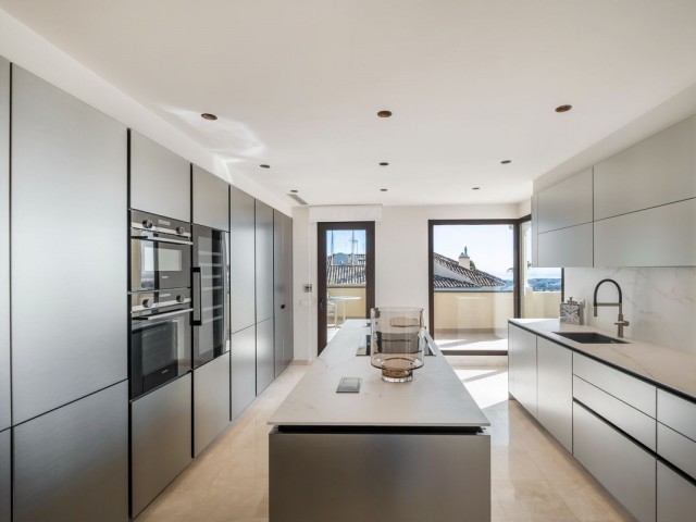 4 Bedrooms Apartment in Marbella