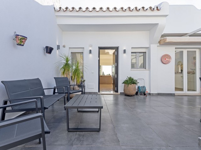 4 Schlafzimmer Reihenhaus in Nueva Andalucía