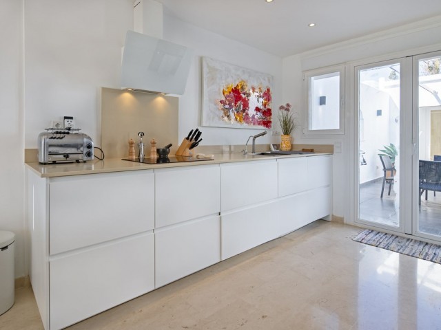 4 Schlafzimmer Reihenhaus in Nueva Andalucía